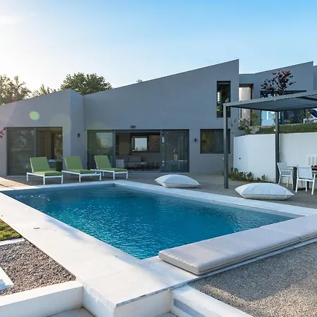 #luxlikehome Theeta Elia Villa