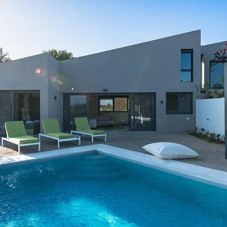Villa #luxlikehome Theeta Elia *