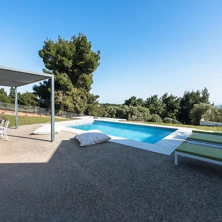 #luxlikehome Theeta Elia
